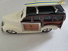 1950s wood panel station wagon clock metal comes gift box unique(rare)