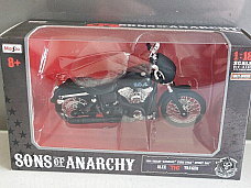 Maisto 1:18 scale Sons of Anarchy Harley Davidson Alex Tig Trager 2006 Dyna Stre